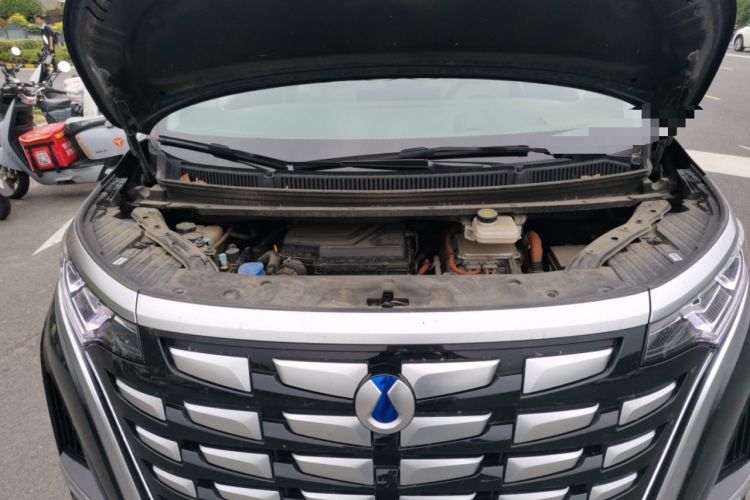 Used Denza D9 2022 DM-i 970 Four-Wheel Drive Flagship Model Engine Bay