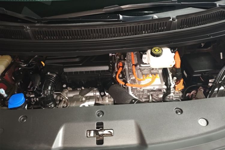 Used Denza D9 2022 DM-i 970 Four-Wheel Drive Prestige Model Engine Bay