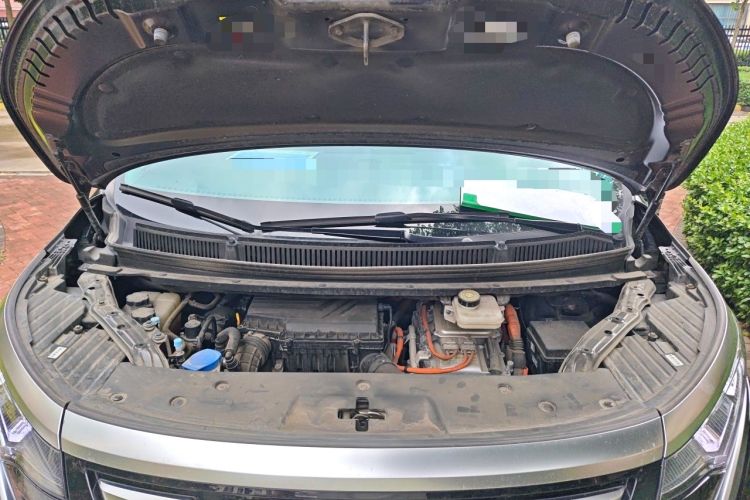 Used Denza D9 2022 DM-i 1040 Prestige Model Engine Bay