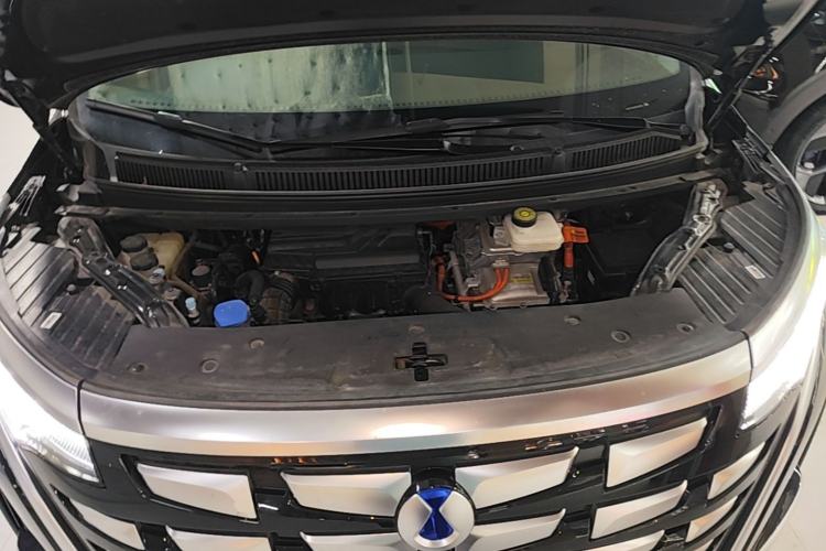 Used Denza D9 2022 DM-i 945 Luxury Model Engine Bay