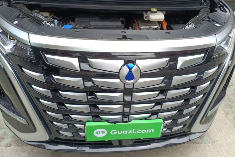 Used Denza D9 2022 DM-i 1040 Prestige Model Engine Bay