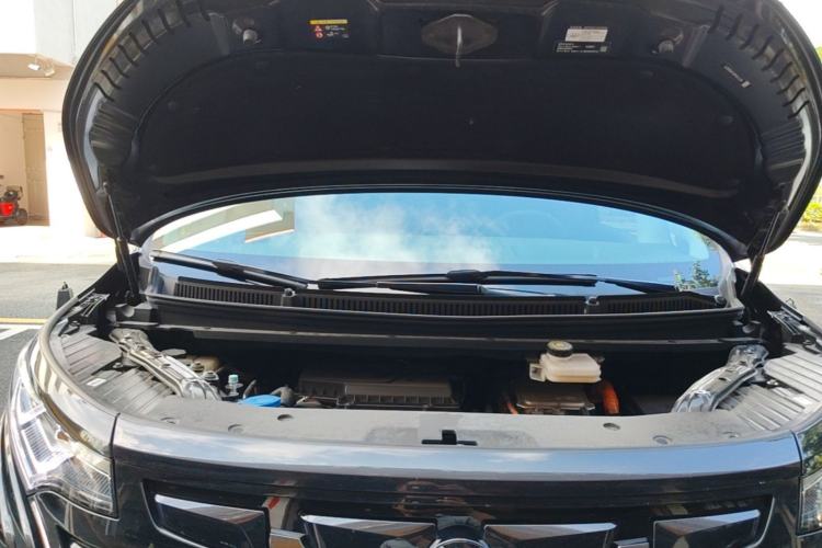 Used Denza D9 2022 DM-i 970 Four-Wheel Drive Flagship Model Engine Bay
