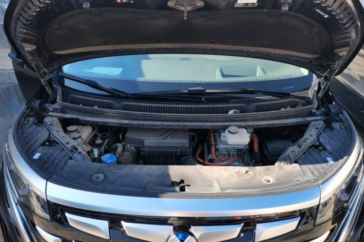 Used Denza D9 2022 DM-i 970 Four-Wheel Drive Flagship Model Engine Bay