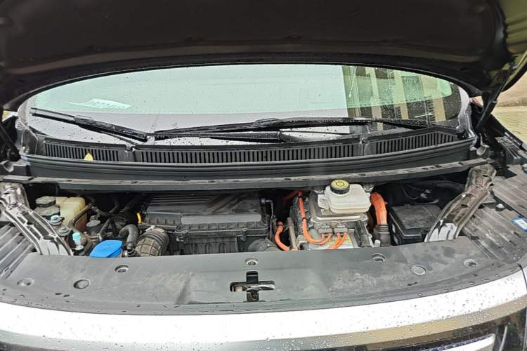 Used Denza D9 2022 DM-i 970 Four-Wheel Drive Flagship Model Engine Bay