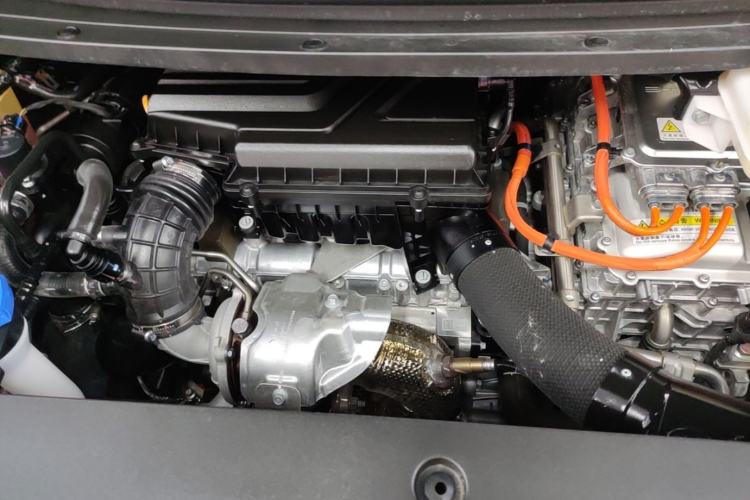 Used Denza D9 2022 DM-i 1040 Prestige Model Engine Bay