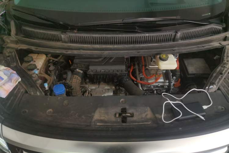 Used Denza D9 2022 DM-i 970 Four-Wheel Drive Flagship Model Engine Bay