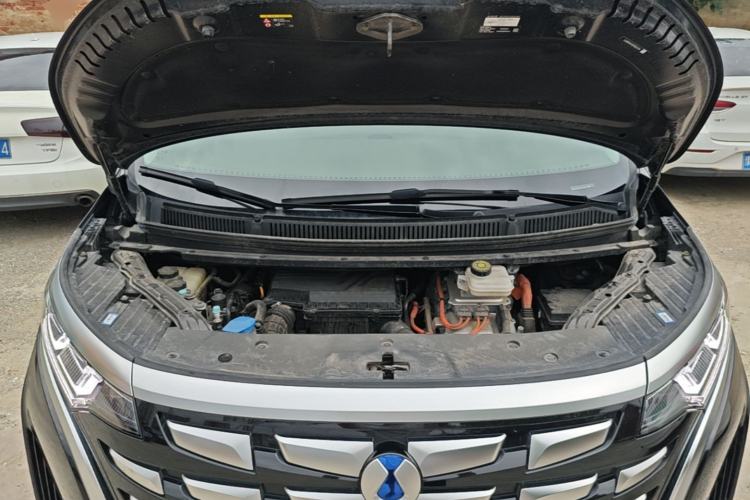 Used Denza D9 2022 DM-i 1040 Prestige Model Engine Bay