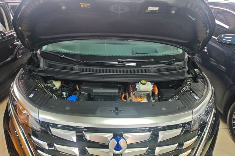 Used Denza D9 2022 DM-i 970 Four-Wheel Drive Flagship Model Engine Bay