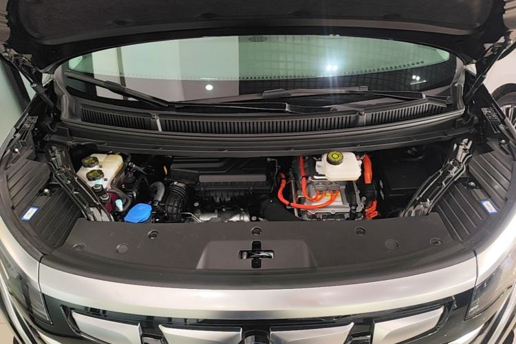 Used Denza D9 2022 DM-i 1040 Prestige Model Engine Bay