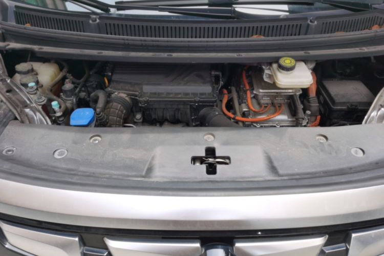 Used Denza D9 2022 DM-i 970 Four-Wheel Drive Flagship Model Engine Bay