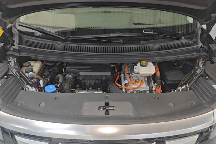 Used Denza D9 2022 DM-i 970 Four-Wheel Drive Flagship Model Engine Bay