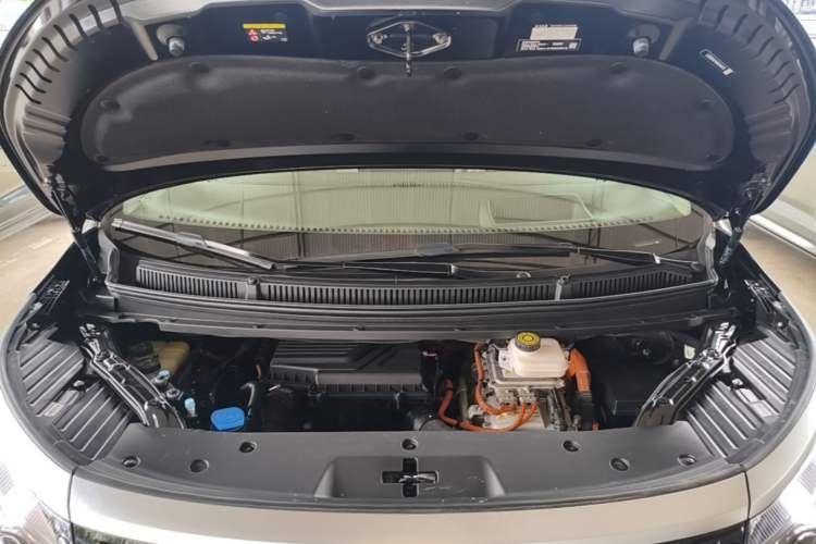 Used Denza D9 2022 DM-i 970 Four-Wheel Drive Prestige Model Engine Bay