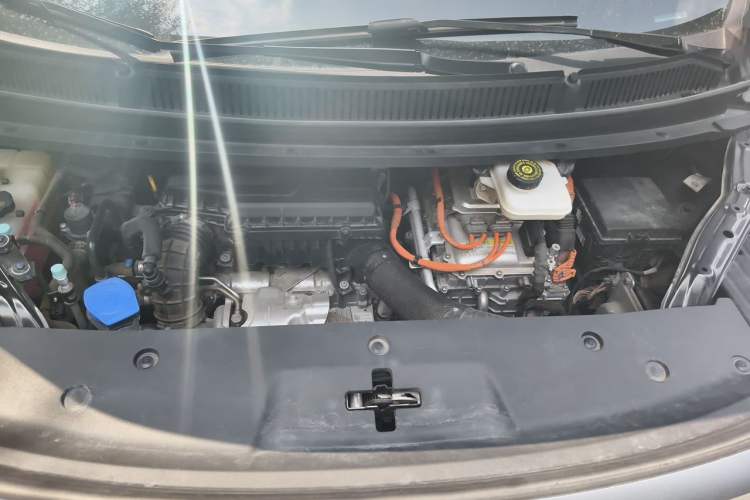 Used Denza D9 2022 DM-i 1040 Prestige Model Engine Bay