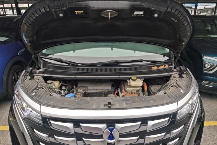 Used Denza D9 2022 DM-i 1040 Prestige Model Engine Bay