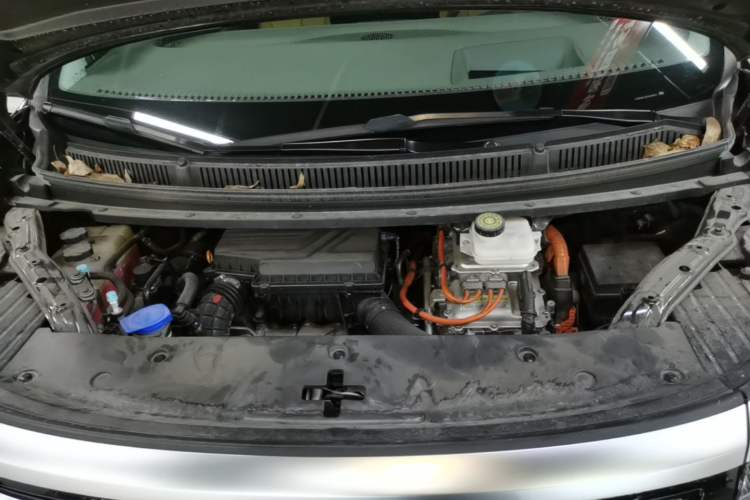 Used Denza D9 2022 DM-i 970 Four-Wheel Drive Flagship Model Engine Bay