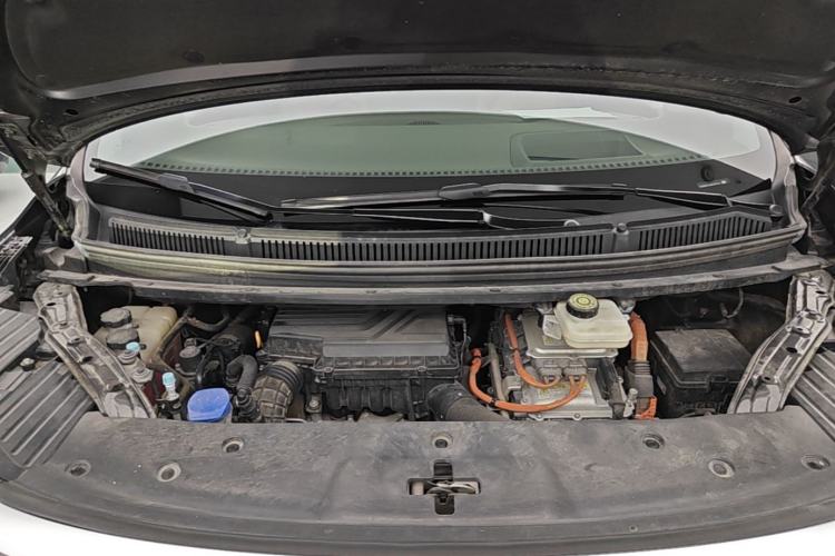 Used Denza D9 2022 DM-i 970 Four-Wheel Drive Flagship Model Engine Bay