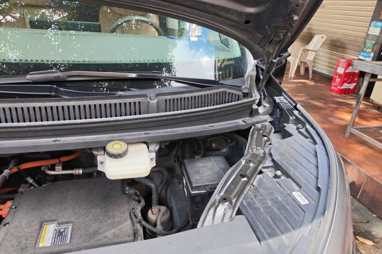 Used Denza D9 2022 EV 620 Prestige Model Engine Bay Left