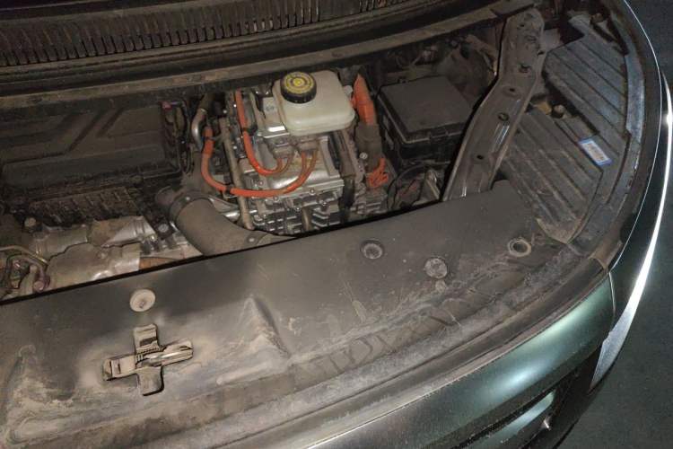 Used Denza D9 2022 DM-i 970 Four-Wheel Drive Prestige Model Engine Bay Left