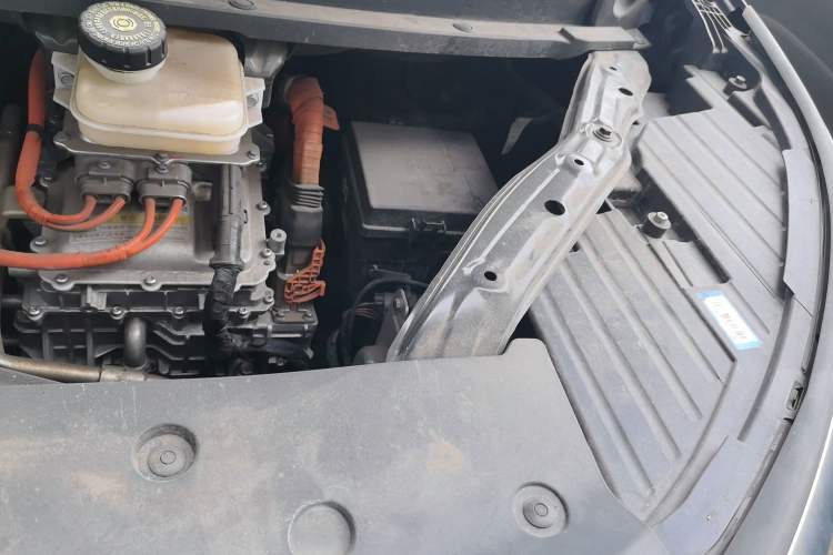 Used Denza D9 2022 DM-i 970 Four-Wheel Drive Prestige Model Engine Bay Left
