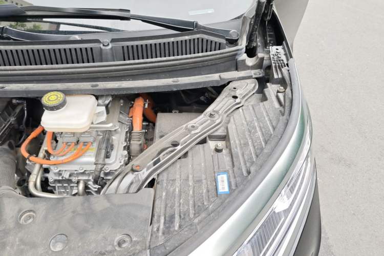 Used Denza D9 2022 DM-i 970 Four-Wheel Drive Flagship Model Engine Bay Left
