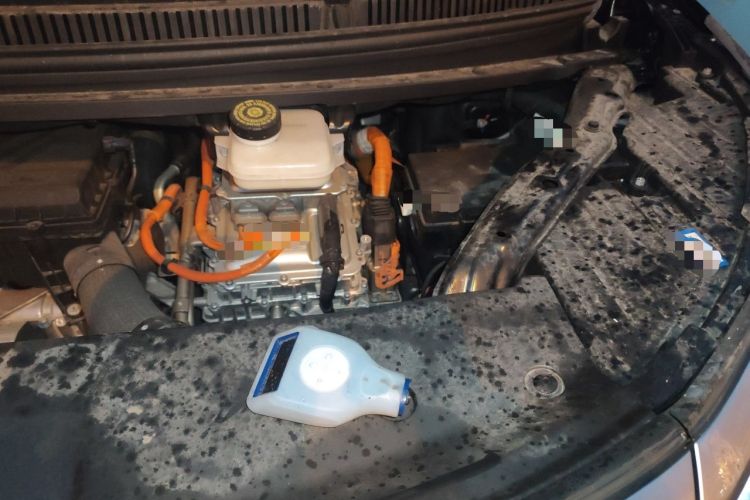 Used Denza D9 2022 DM-i 970 Four-Wheel Drive Flagship Model Engine Bay Left