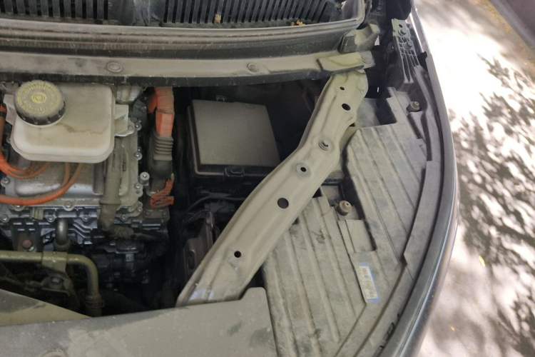 Used Denza D9 2022 DM-i 970 Four-Wheel Drive Flagship Model Engine Bay Left