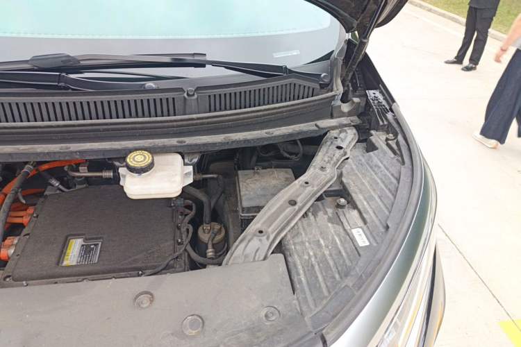 Used Denza D9 2022 EV 620 Prestige Model Engine Bay Left