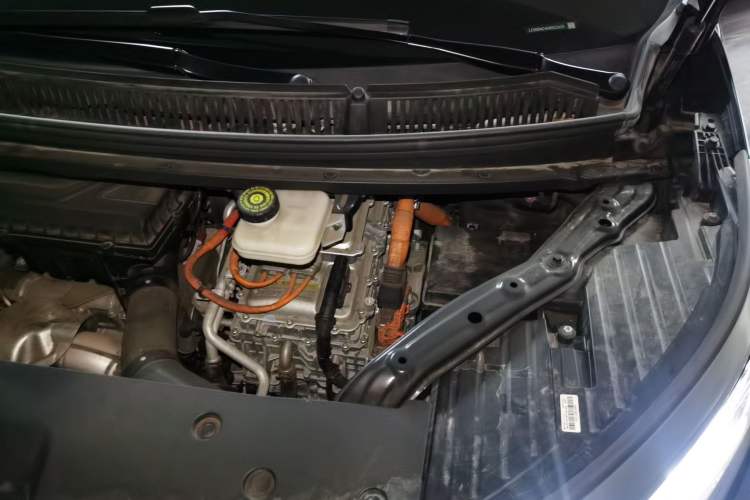 Used Denza D9 2022 DM-i 970 Four-Wheel Drive Prestige Model Engine Bay Left