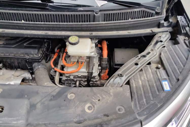 Used Denza D9 2022 DM-i 970 Four-Wheel Drive Flagship Model Engine Bay Left