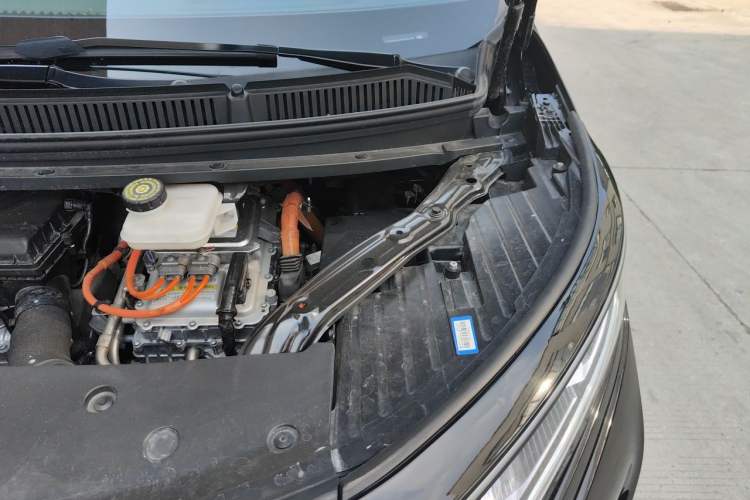 Used Denza D9 2022 DM-i 970 Four-Wheel Drive Prestige Model Engine Bay Left