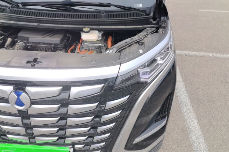 Used Denza D9 2022 DM-i 1040 Prestige Model Engine Bay Left