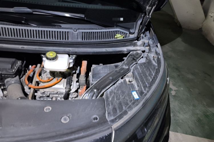 Used Denza D9 2022 DM-i 970 Four-Wheel Drive Flagship Model Engine Bay Left