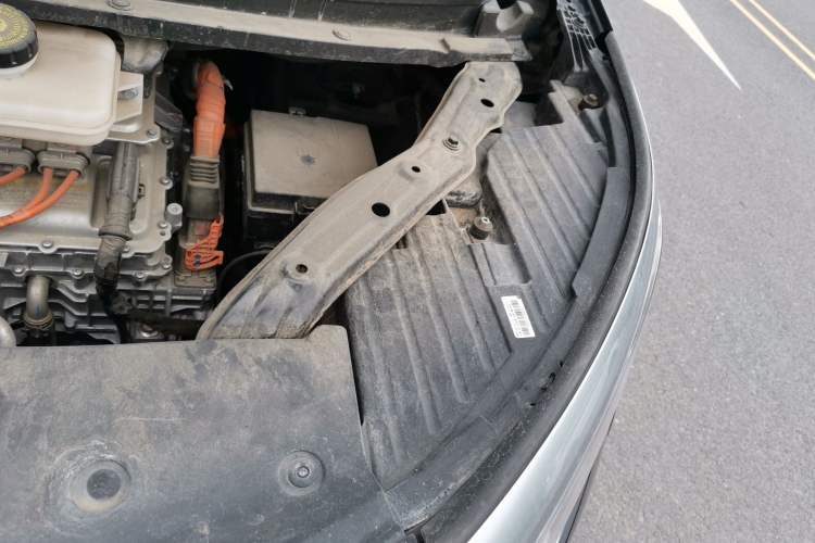 Used Denza D9 2022 DM-i 970 Four-Wheel Drive Flagship Model Engine Bay Left