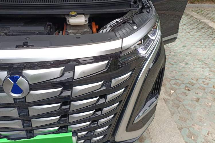 Used Denza D9 2022 DM-i 1040 Prestige Model Engine Bay Left
