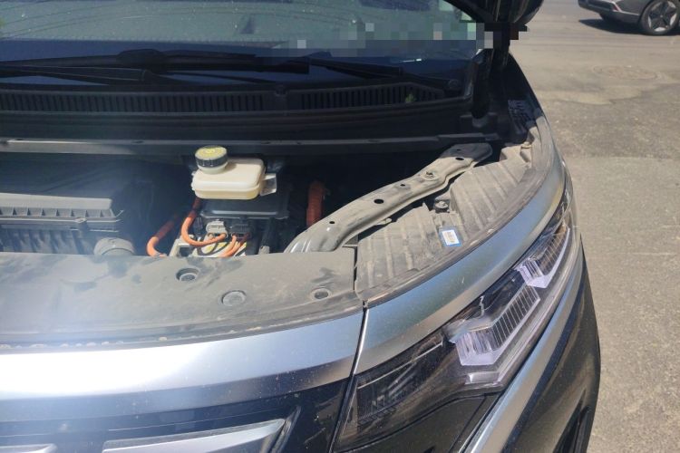 Used Denza D9 2022 DM-i 970 Four-Wheel Drive Prestige Model Engine Bay Left