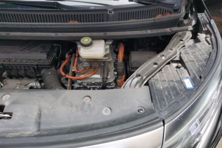 Used Denza D9 2022 DM-i 970 Four-Wheel Drive Flagship Model Engine Bay Left