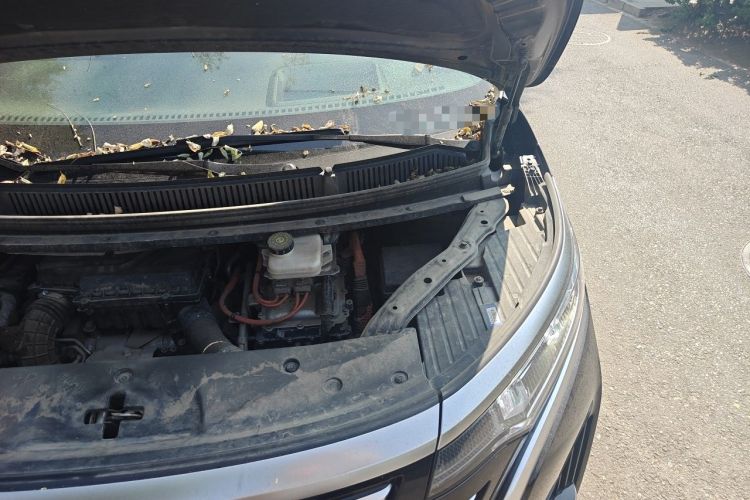 Used Denza D9 2022 DM-i 970 Four-Wheel Drive Prestige Model Engine Bay Left