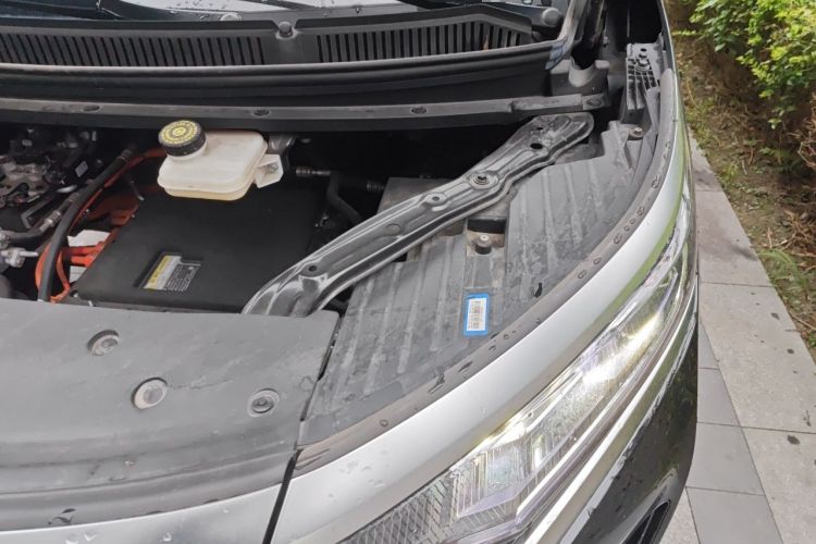 Used Denza D9 2022 EV 600 Four-Wheel Drive Flagship Model Engine Bay Left