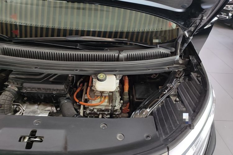 Used Denza D9 2022 DM-i 1040 Prestige Model Engine Bay Left