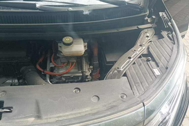 Used Denza D9 2022 DM-i 970 Four-Wheel Drive Flagship Model Engine Bay Left