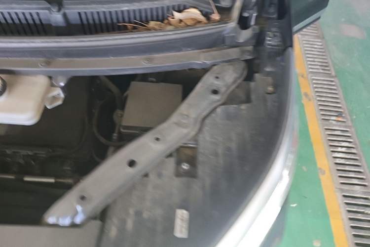 Used Denza D9 2022 EV 620 Prestige Model Engine Bay Left