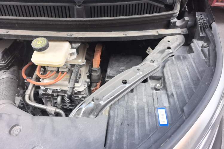 Used Denza D9 2022 DM-i 970 Four-Wheel Drive Flagship Model Engine Bay Left
