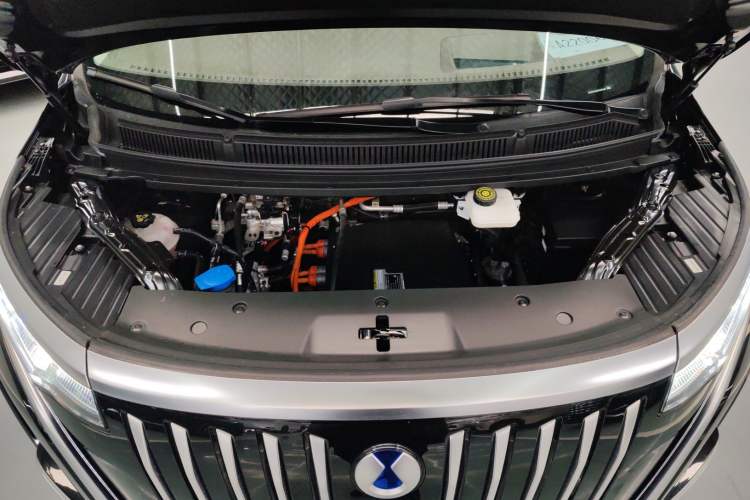Used Denza D9 2022 EV 600 Four-Wheel Drive Flagship Model Engine Bay