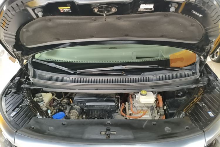 Used Denza D9 2022 DM-i 970 Four-Wheel Drive Flagship Model Engine Bay