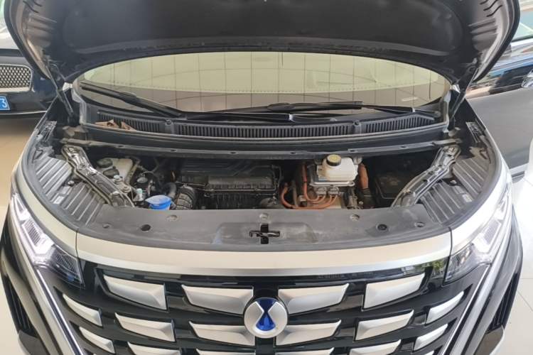 Used Denza D9 2022 DM-i 970 Four-Wheel Drive Flagship Model Engine Bay