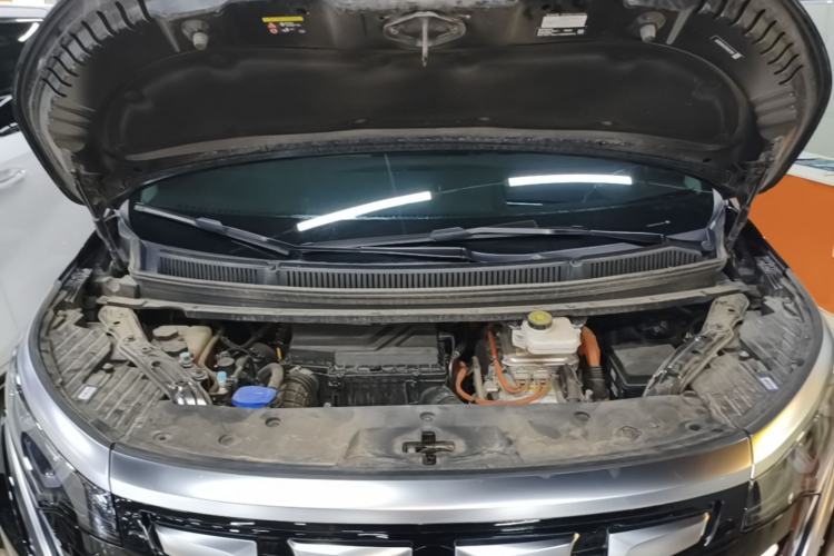 Used Denza D9 2022 DM-i 970 Four-Wheel Drive Flagship Model Engine Bay