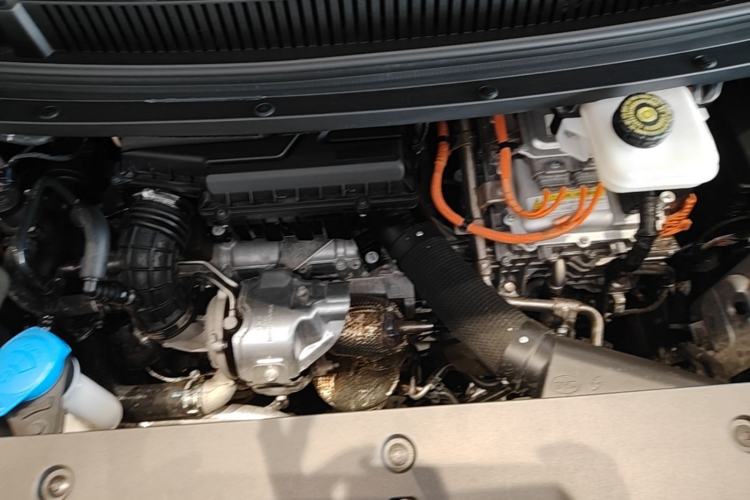 Used Denza D9 2022 DM-i 1040 Prestige Model Engine Bay