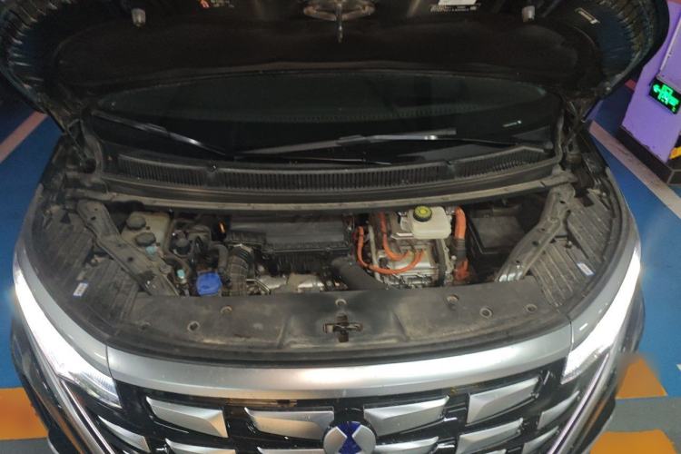 Used Denza D9 2022 DM-i 970 Four-Wheel Drive Flagship Model Engine Bay