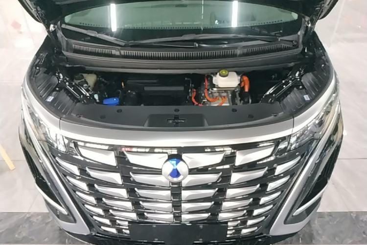 Used Denza D9 2022 DM-i 970 Four-Wheel Drive Prestige Model Engine Bay