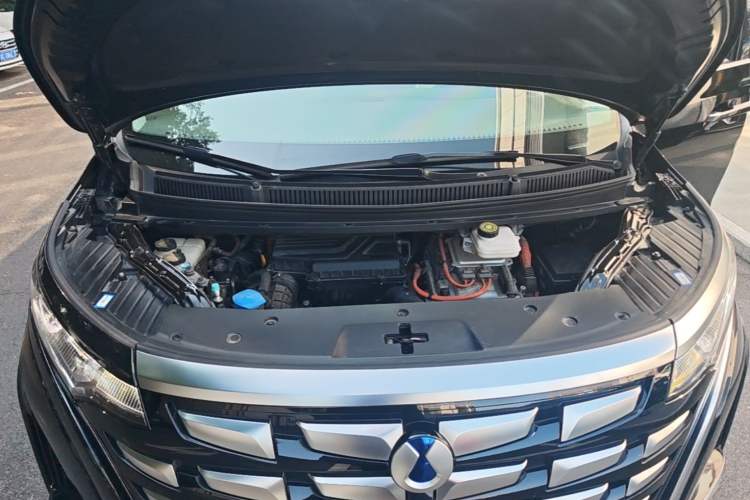 Used Denza D9 2022 DM-i 1040 Prestige Model Engine Bay